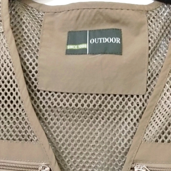 OUTDOOR TAN UTILITY VEST JACKET SIZE 38-40 NWOT - Picture 5 of 7